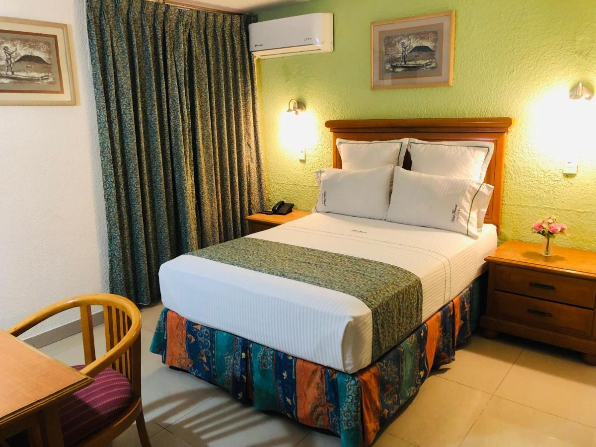 Hotel Francis คูเลียคัน ภายนอก รูปภาพ